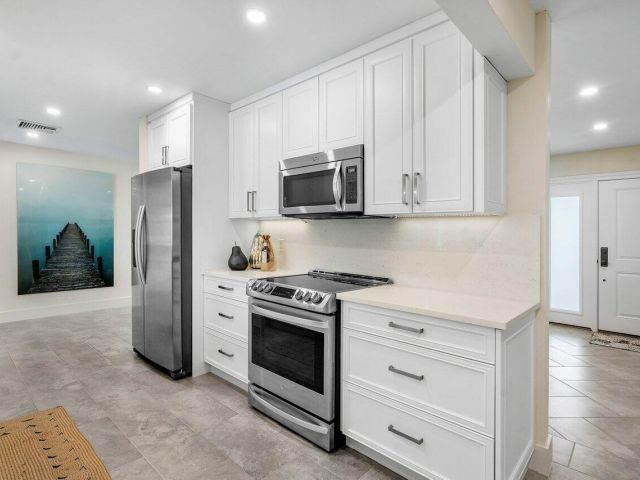 Дом в аренду по адресу 2021 NW 3rd Avenue - фото 6739030