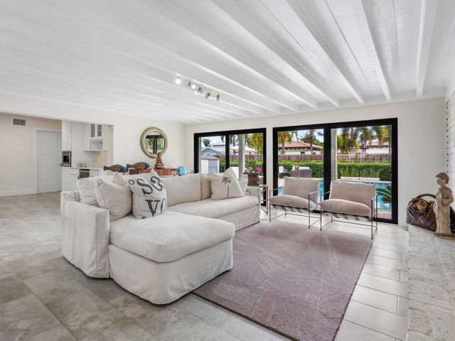 Дом в аренду по адресу 2021 NW 3rd Avenue - фото 6739032