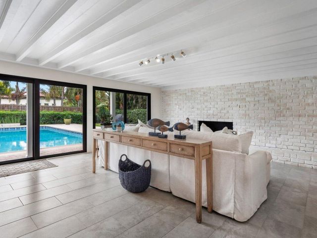 Дом в аренду по адресу 2021 NW 3rd Avenue - фото 6739033