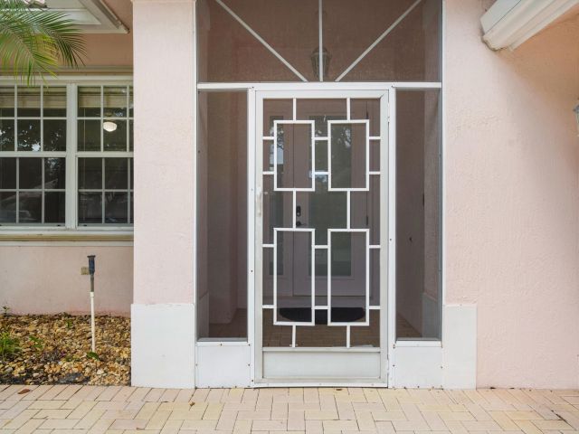 Дом в аренду по адресу 9150 Bay Harbour Circle - фото 6737205