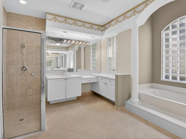 Продажа дома по адресу 7233 Francisco Bend Drive - фото 6737310