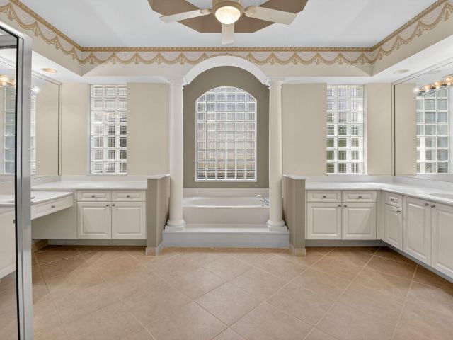 Продажа дома по адресу 7233 Francisco Bend Drive - фото 6737311