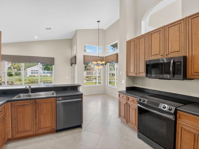 Продажа дома по адресу 7233 Francisco Bend Drive - фото 6737320