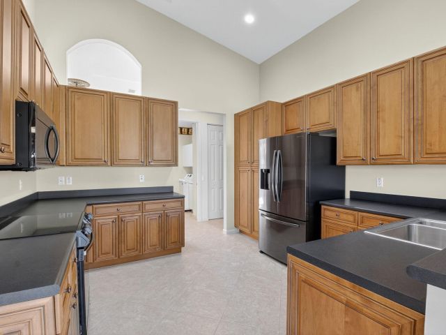 Продажа дома по адресу 7233 Francisco Bend Drive - фото 6737323