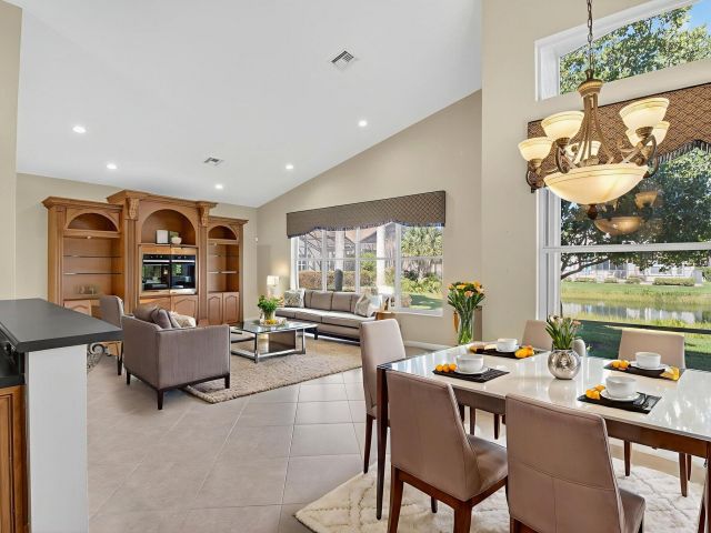 Продажа дома по адресу 7233 Francisco Bend Drive - фото 6737327