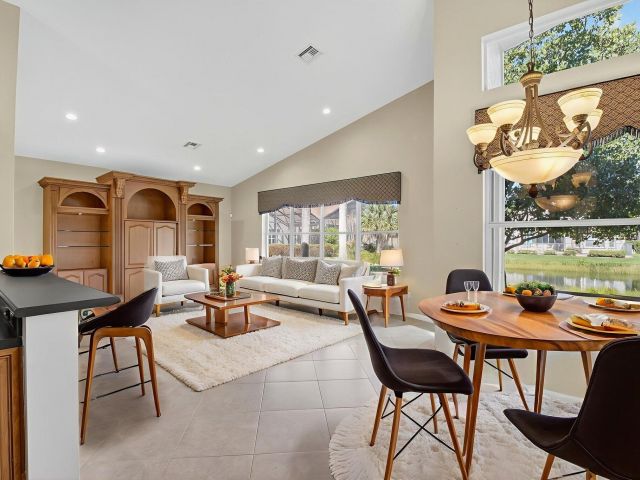 Продажа дома по адресу 7233 Francisco Bend Drive - фото 6737328