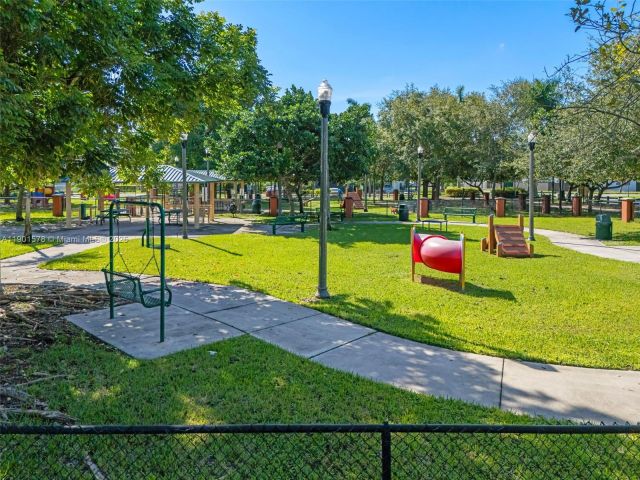 Продажа дома по адресу 313 NW 12th St - фото 6739747