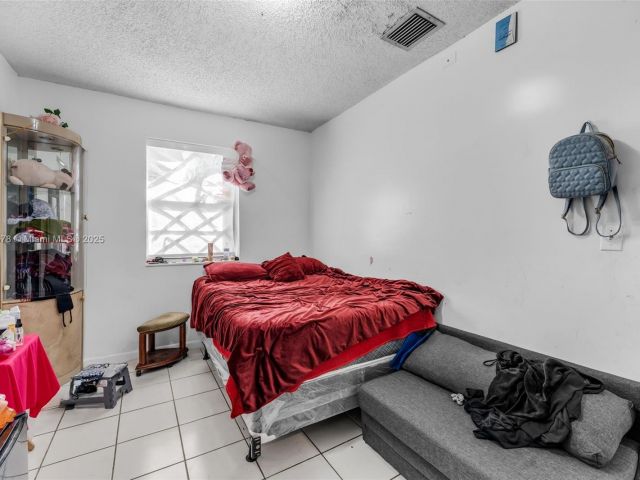 Продажа дома по адресу 313 NW 12th St - фото 6739755