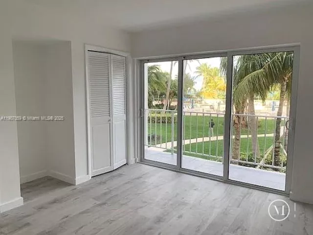 Дом в аренду по адресу 881 Ocean Dr TH11 - фото 6804036