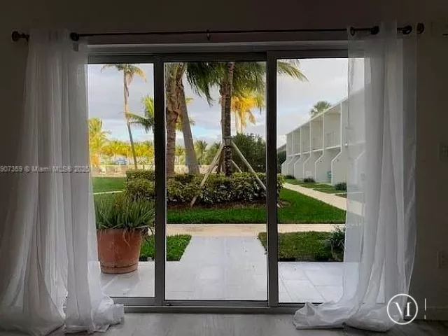 Дом в аренду по адресу 881 Ocean Dr TH11 - фото 6804037