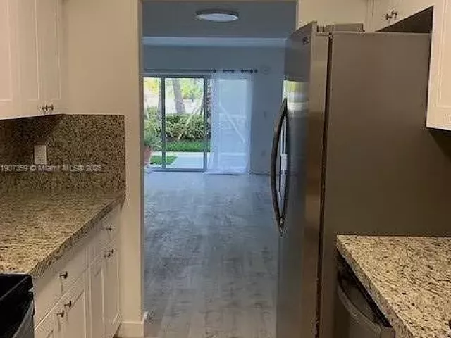 Дом в аренду по адресу 881 Ocean Dr TH11 - фото 6804040