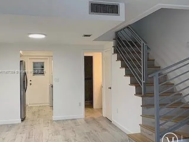 Дом в аренду по адресу 881 Ocean Dr TH11 - фото 6804044