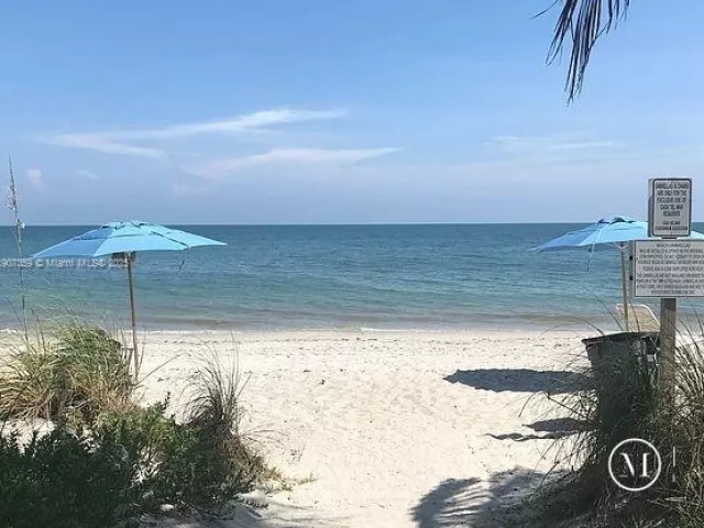 Дом в аренду по адресу 881 Ocean Dr TH11 - фото 6804028