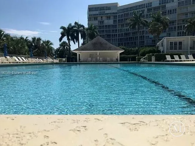 Дом в аренду по адресу 881 Ocean Dr TH11 - фото 6804030