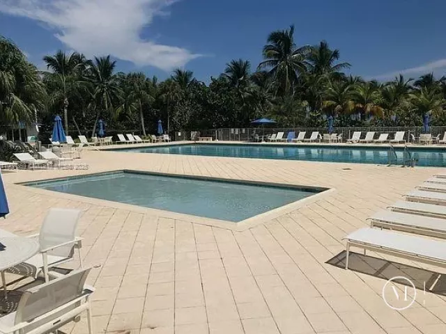 Дом в аренду по адресу 881 Ocean Dr TH11 - фото 6804031