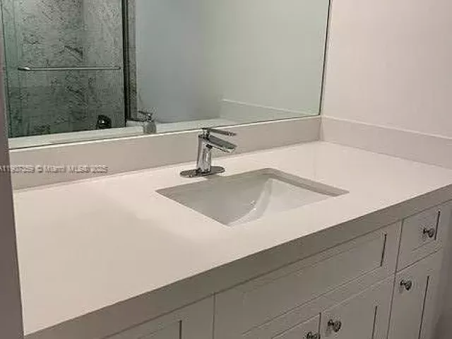 Дом в аренду по адресу 881 Ocean Dr TH11 - фото 6804034