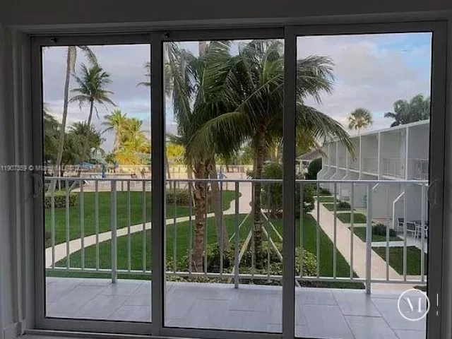 Дом в аренду по адресу 881 Ocean Dr TH11 - фото 6804035