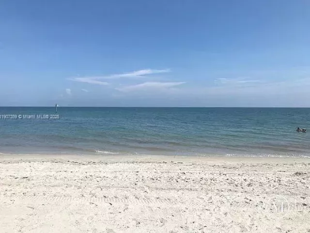 Дом в аренду по адресу 881 Ocean Dr TH11 - фото 6804027