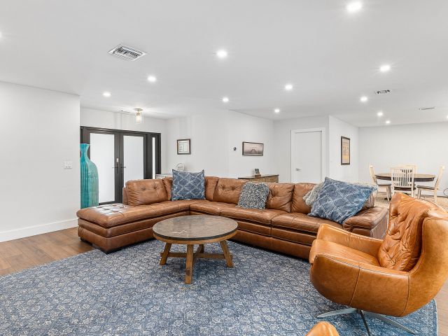 Продажа дома по адресу 1250 NE 27th Terrace - фото 6775768