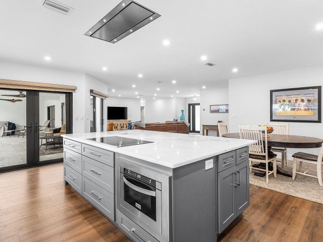 Продажа дома по адресу 1250 NE 27th Terrace - фото 6775769