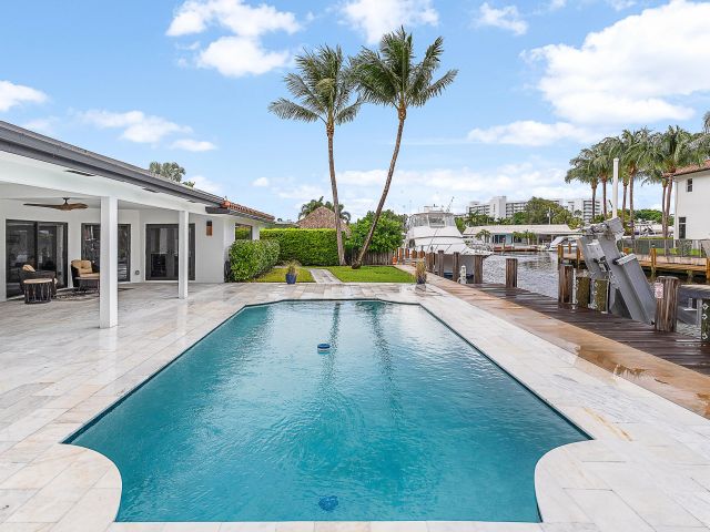 Продажа дома по адресу 1250 NE 27th Terrace - фото 6775770