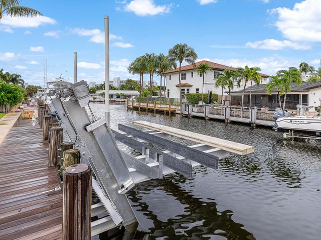 Продажа дома по адресу 1250 NE 27th Terrace - фото 6775771