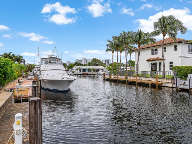 Продажа дома по адресу 1250 NE 27th Terrace - фото 6775772