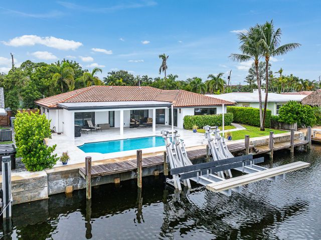 Продажа дома по адресу 1250 NE 27th Terrace - фото 6775773