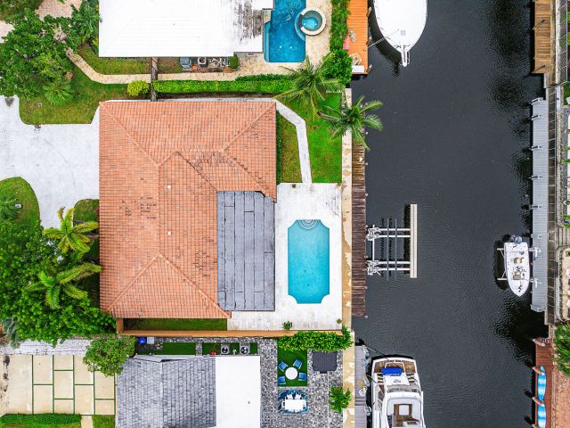 Продажа дома по адресу 1250 NE 27th Terrace - фото 6775774