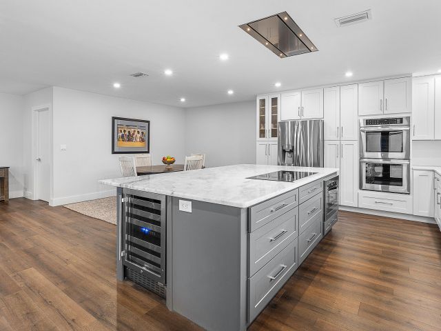 Продажа дома по адресу 1250 NE 27th Terrace - фото 6775779