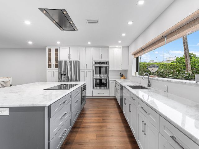 Продажа дома по адресу 1250 NE 27th Terrace - фото 6775780