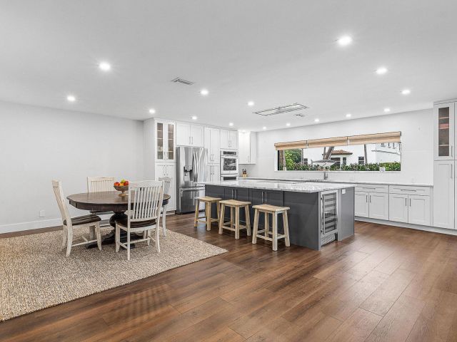 Продажа дома по адресу 1250 NE 27th Terrace - фото 6775781