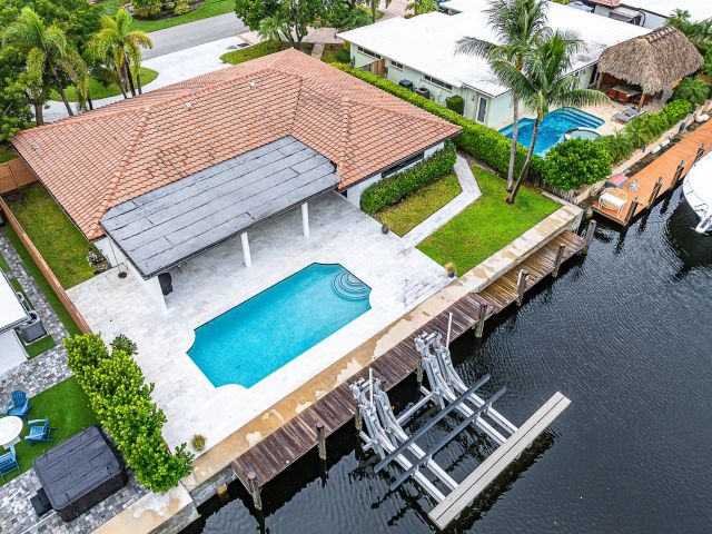 Продажа дома по адресу 1250 NE 27th Terrace - фото 6775783