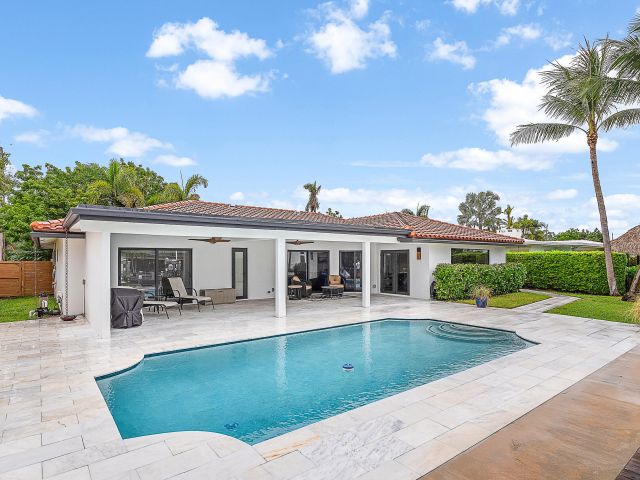 Продажа дома по адресу 1250 NE 27th Terrace - фото 6775784