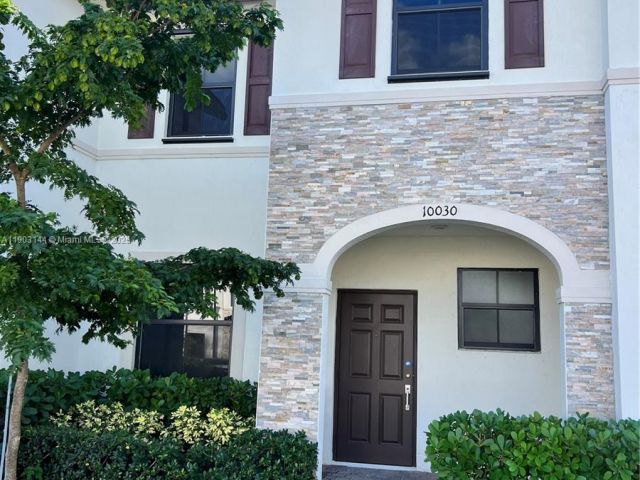 Дом в аренду по адресу 10030 SW 228th Ter - фото 7459335