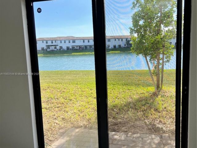 Дом в аренду по адресу 10030 SW 228th Ter - фото 7459341