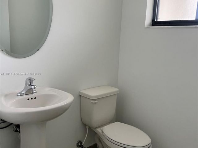 Дом в аренду по адресу 10030 SW 228th Ter - фото 7459347