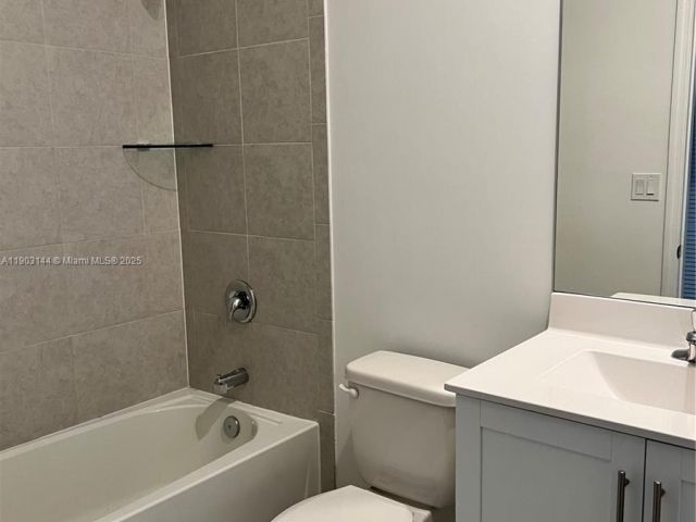 Дом в аренду по адресу 10030 SW 228th Ter - фото 7459358