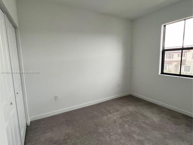 Дом в аренду по адресу 10030 SW 228th Ter - фото 7459360