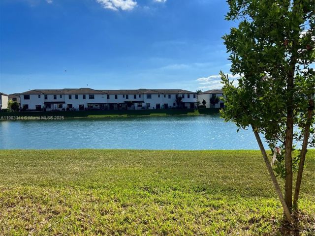 Дом в аренду по адресу 10030 SW 228th Ter - фото 7459365