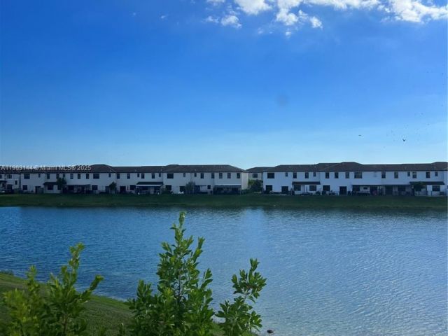 Дом в аренду по адресу 10030 SW 228th Ter - фото 7459367