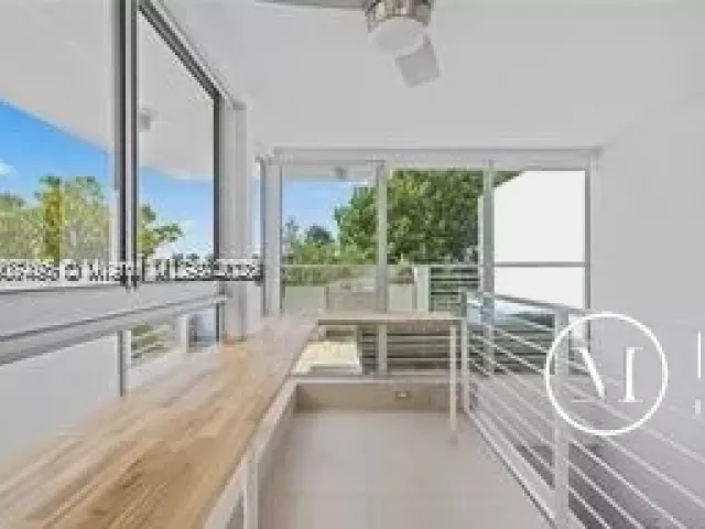 Продажа дома по адресу 1600 Michigan Ave 7 - фото 9067765
