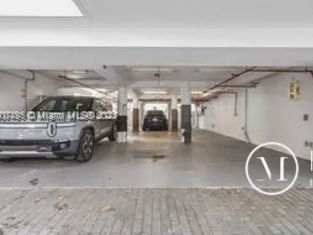 Продажа дома по адресу 1600 Michigan Ave 7 - фото 9067767