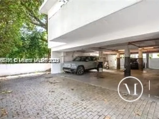 Продажа дома по адресу 1600 Michigan Ave 7 - фото 9067768