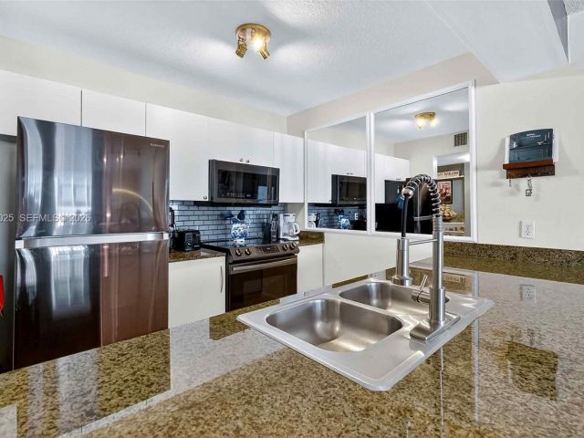 Продажа квартиры #3914 - фото 6767942