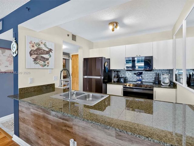 Продажа квартиры #3914 - фото 6767944