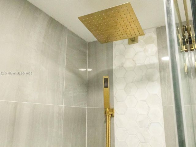 Продажа квартиры #1523 - фото 7430592