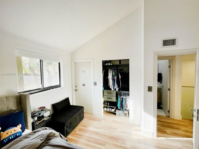 Продажа дома по адресу 20444 NE 34th Ct 12 - фото 6736694