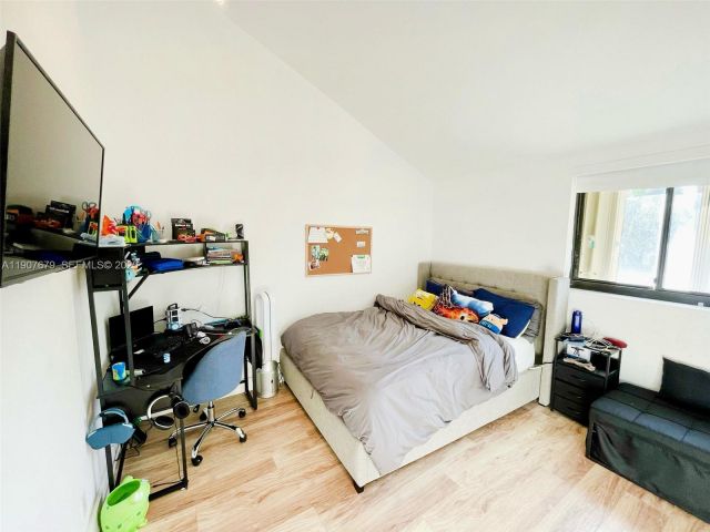 Продажа дома по адресу 20444 NE 34th Ct 12 - фото 6736695