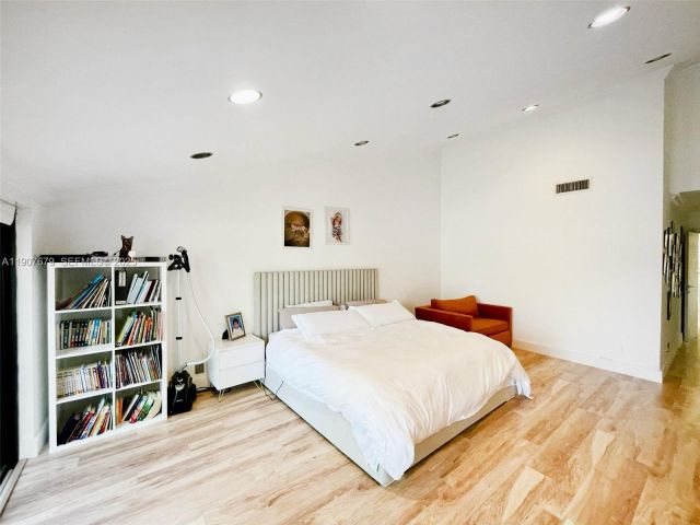 Продажа дома по адресу 20444 NE 34th Ct 12 - фото 6736701